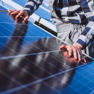 Impianto fotovoltaico completo di struttura e servizio